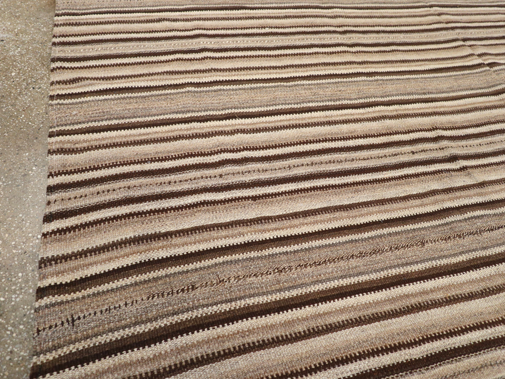 Vintage Turkish Flatweave Kilim Room Size Carpet, No.31600 - Galerie Shabab