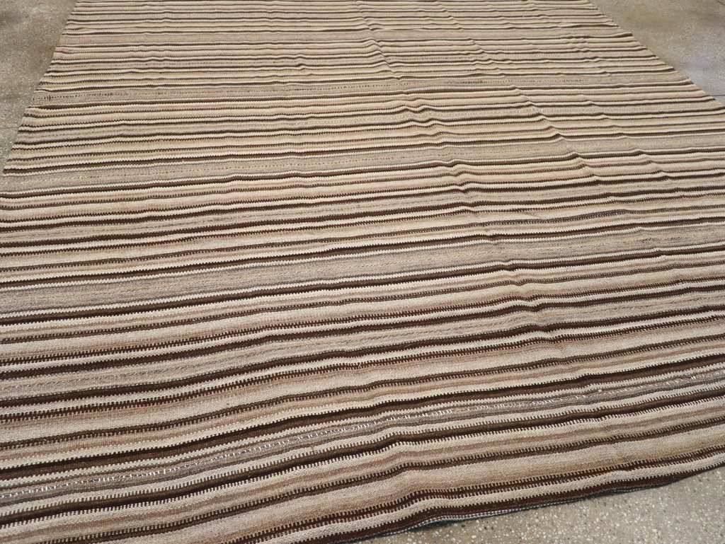 Vintage Turkish Flatweave Kilim Room Size Carpet, No.31600 - Galerie Shabab