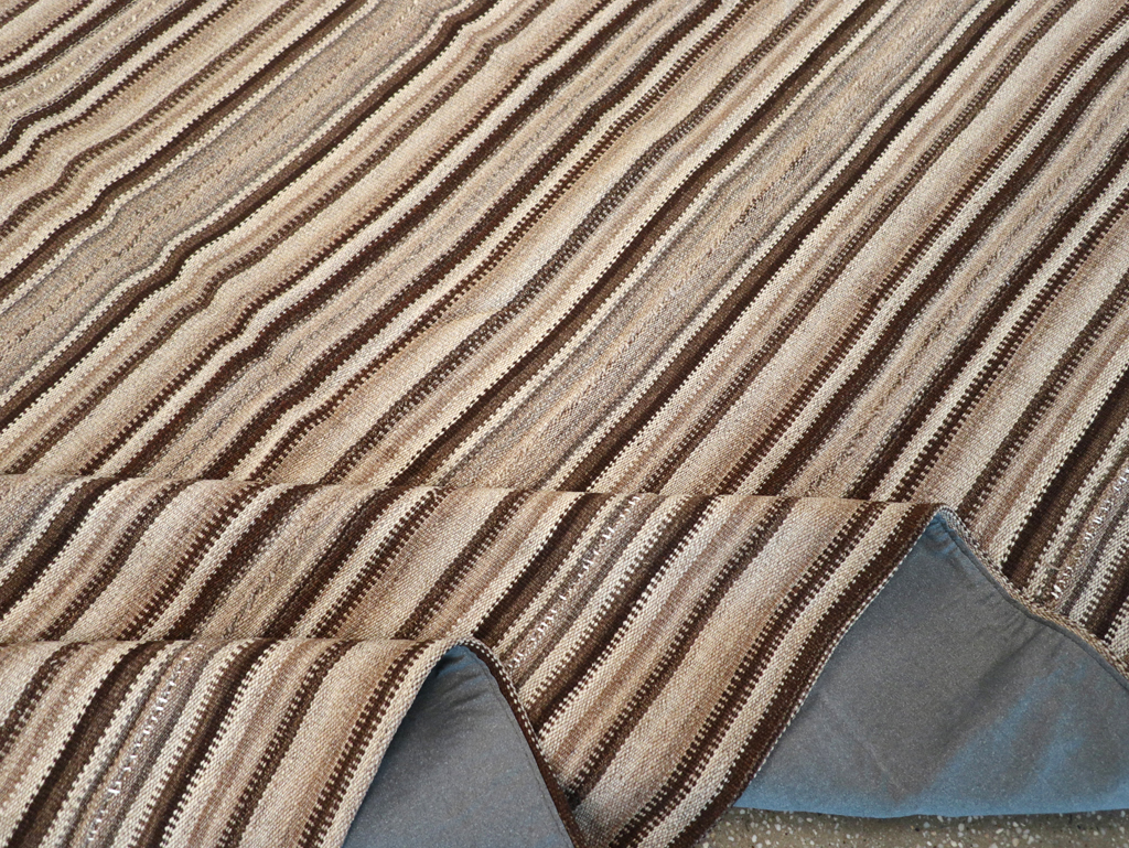 Vintage Turkish Flatweave Kilim Room Size Carpet, No.31600 - Galerie Shabab