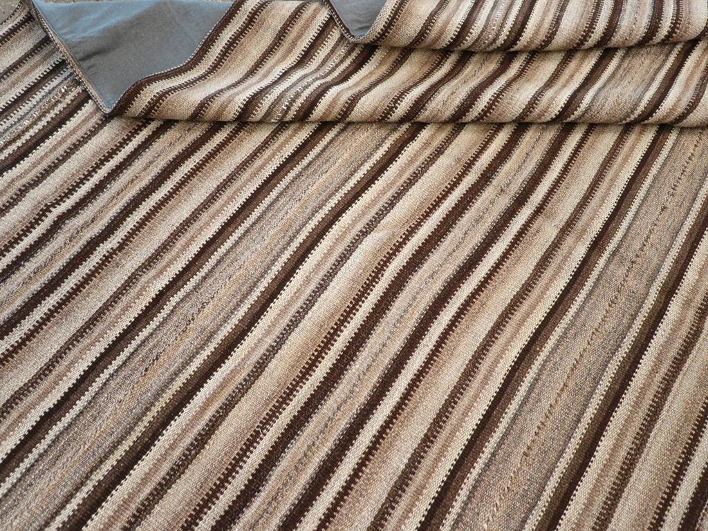 Vintage Turkish Flatweave Kilim Room Size Carpet, No.31600 - Galerie Shabab