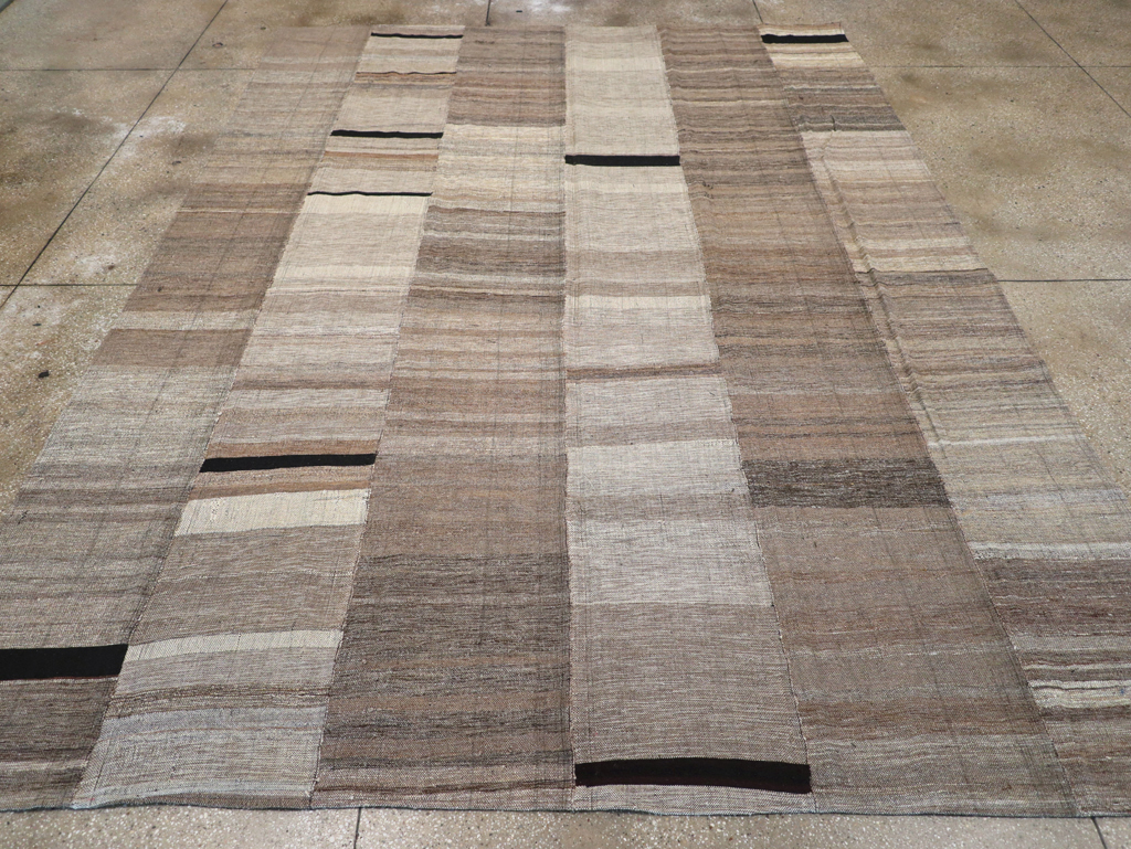 Modern Turkish Flatweave Room Size Carpet, No.31601 - Galerie Shabab