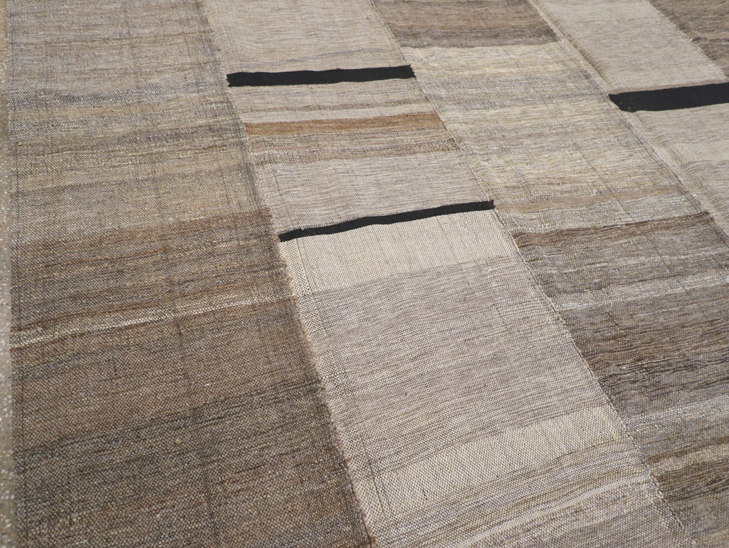 Modern Turkish Flatweave Room Size Carpet, No.31601 - Galerie Shabab