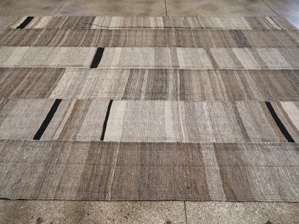 Modern Turkish Flatweave Room Size Carpet, No.31601 - Galerie Shabab
