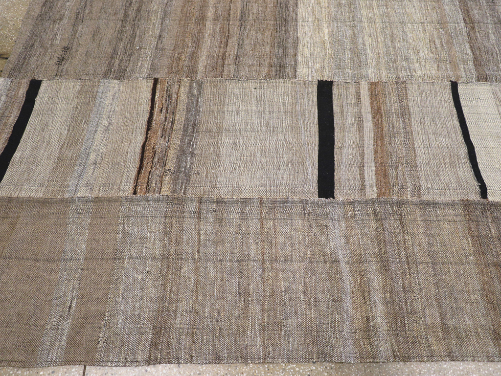 Modern Turkish Flatweave Room Size Carpet, No.31601 - Galerie Shabab