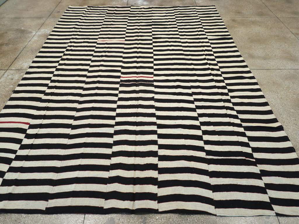 Modern Turkish Flatweave Kilim Room Size Carpet, No.31602 - Galerie Shabab
