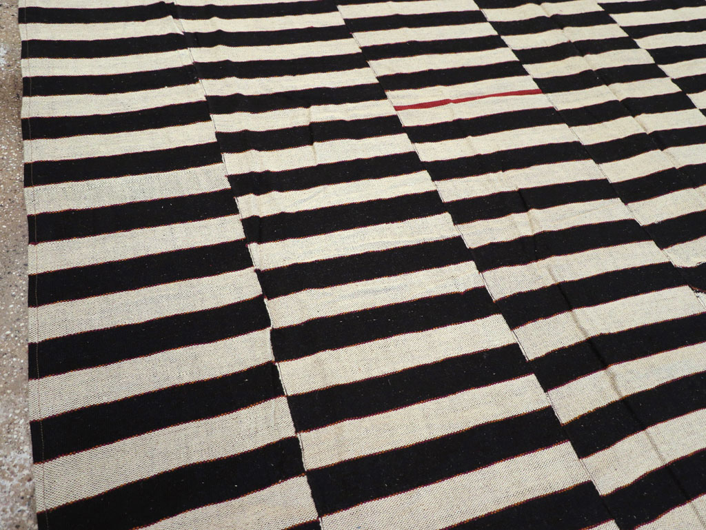 Modern Turkish Flatweave Kilim Room Size Carpet, No.31602 - Galerie Shabab