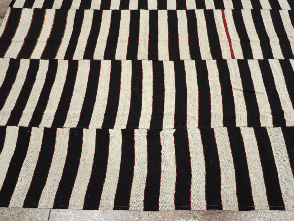 Modern Turkish Flatweave Kilim Room Size Carpet, No.31602 - Galerie Shabab