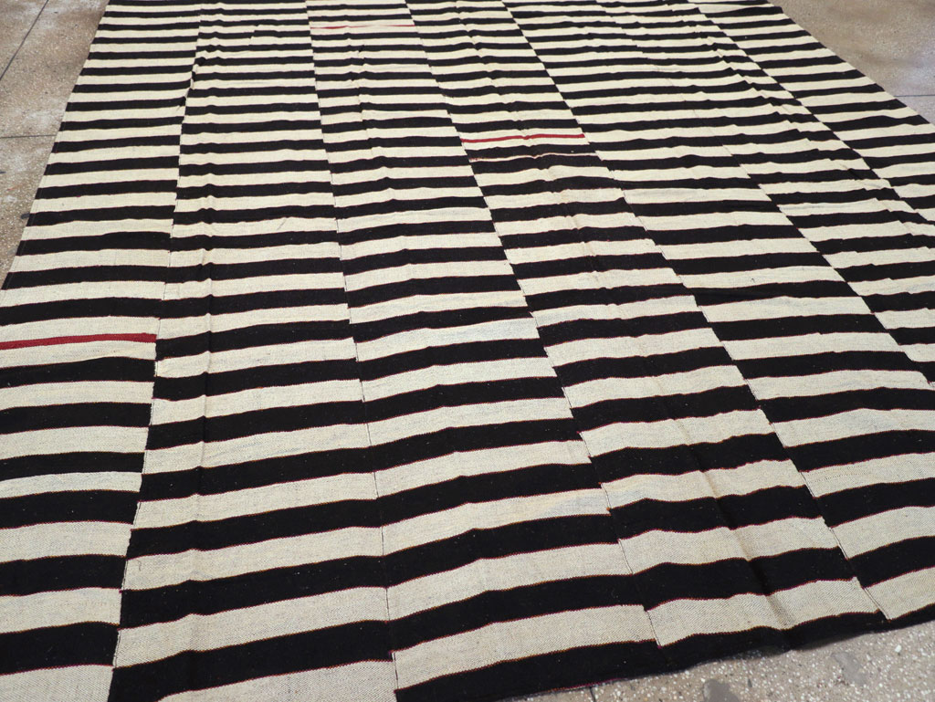 Modern Turkish Flatweave Kilim Room Size Carpet, No.31602 - Galerie Shabab