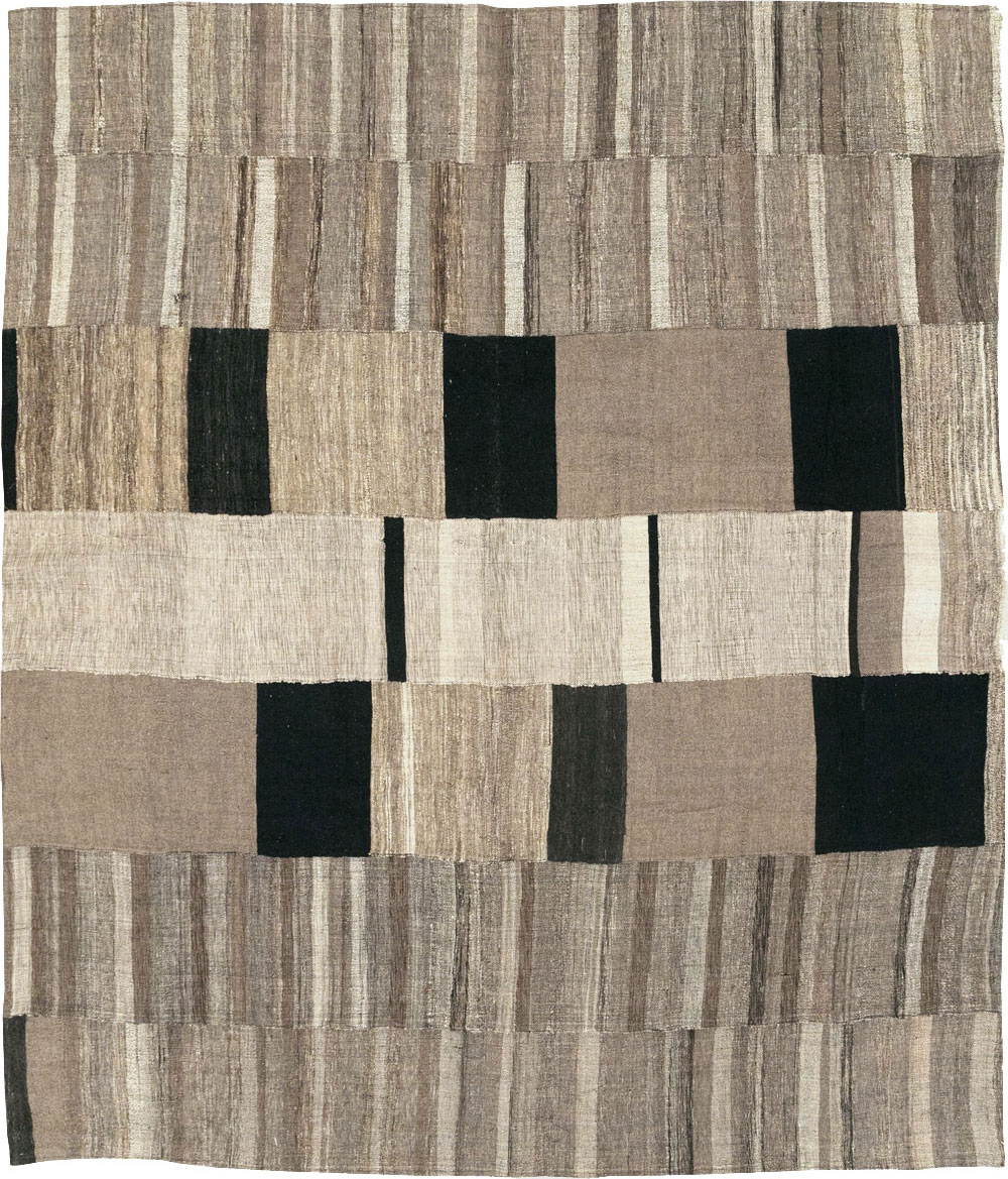 Modern Turkish Flatweave Room Size Carpet, No.31603 - Galerie Shabab