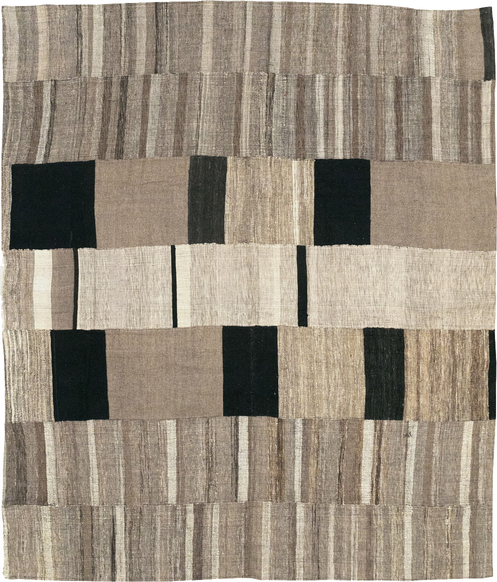 Modern Turkish Flatweave Room Size Carpet, No.31603 - Galerie Shabab