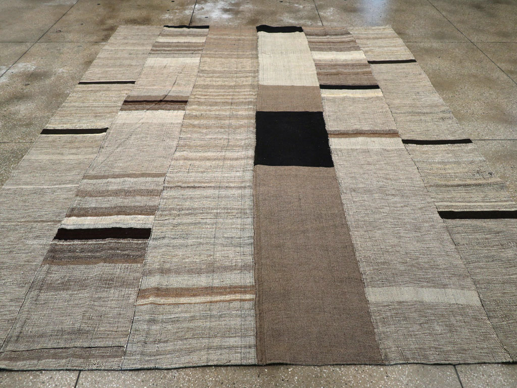 Modern Turkish Flatweave Room Size Carpet, No.31605 - Galerie Shabab
