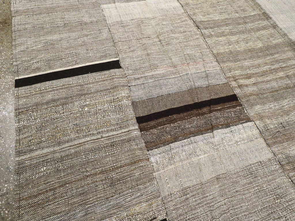 Modern Turkish Flatweave Room Size Carpet, No.31605 - Galerie Shabab