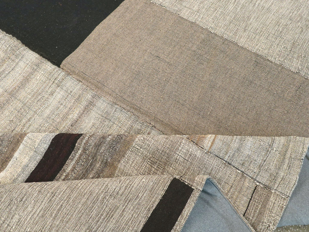 Modern Turkish Flatweave Room Size Carpet, No.31605 - Galerie Shabab