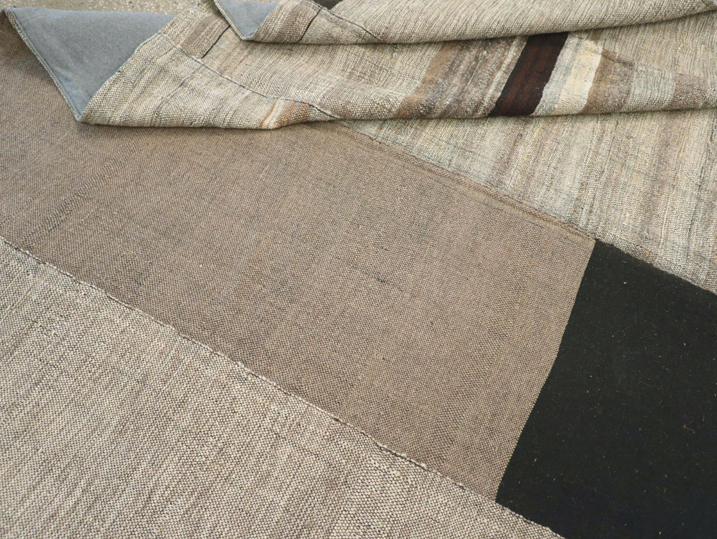 Modern Turkish Flatweave Room Size Carpet, No.31605 - Galerie Shabab