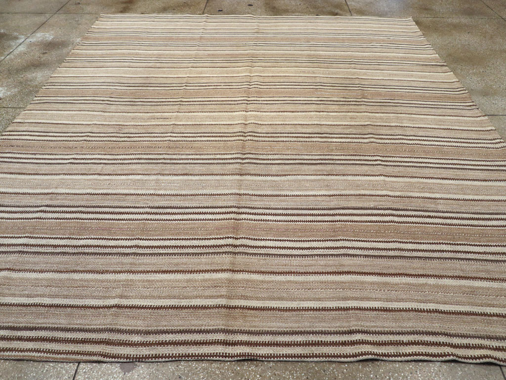 Vintage Turkish Flatweave Kilim Room Size Carpet, No.31606 - Galerie Shabab