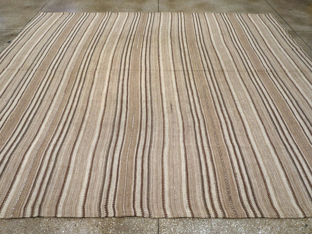 Vintage Turkish Flatweave Kilim Room Size Carpet, No.31606 - Galerie Shabab