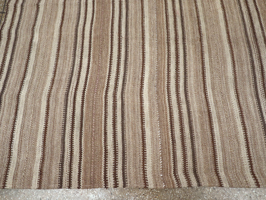 Vintage Turkish Flatweave Kilim Room Size Carpet, No.31606 - Galerie Shabab