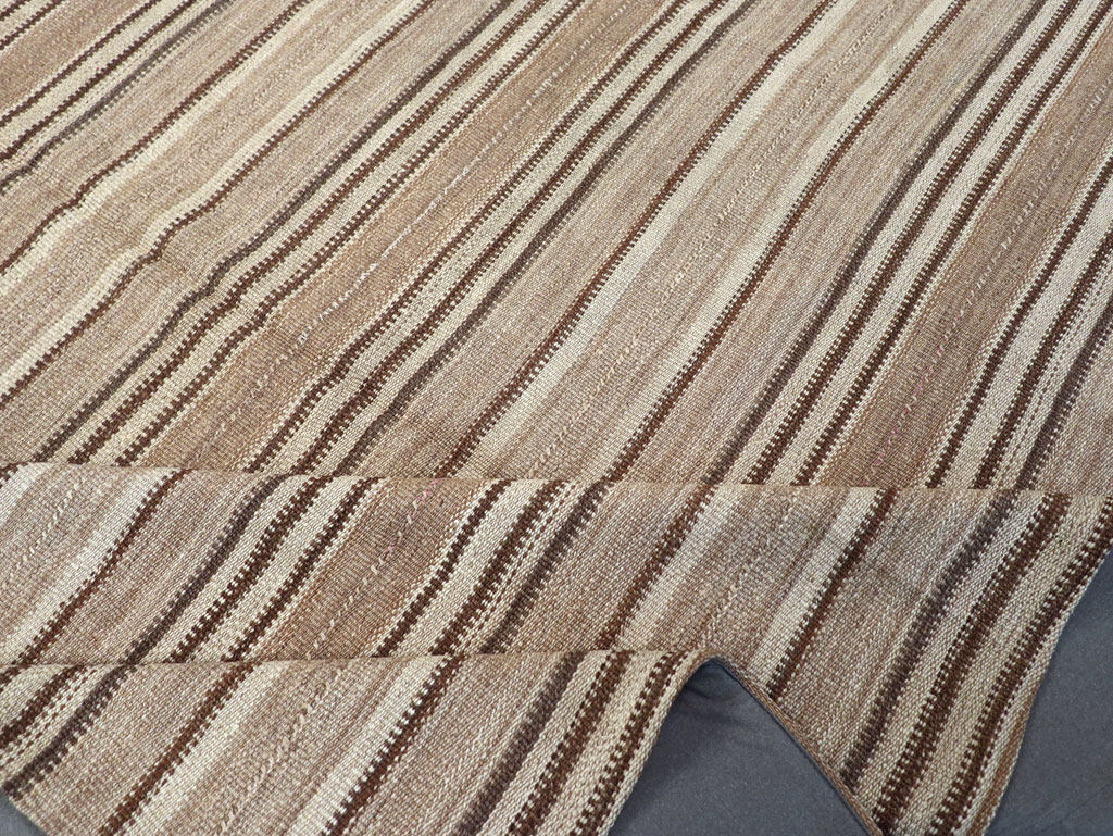 Vintage Turkish Flatweave Kilim Room Size Carpet, No.31606 - Galerie Shabab