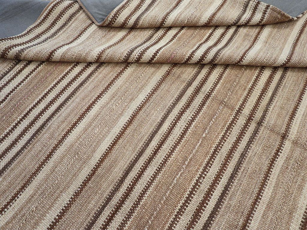 Vintage Turkish Flatweave Kilim Room Size Carpet, No.31606 - Galerie Shabab