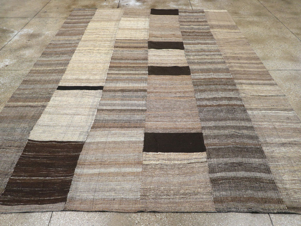 Modern Turkish Flatweave Room Size Carpet, No.31607 - Galerie Shabab
