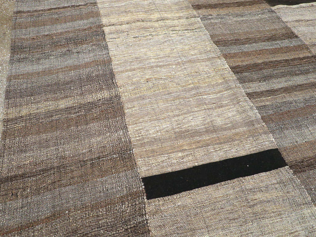 Modern Turkish Flatweave Room Size Carpet, No.31607 - Galerie Shabab