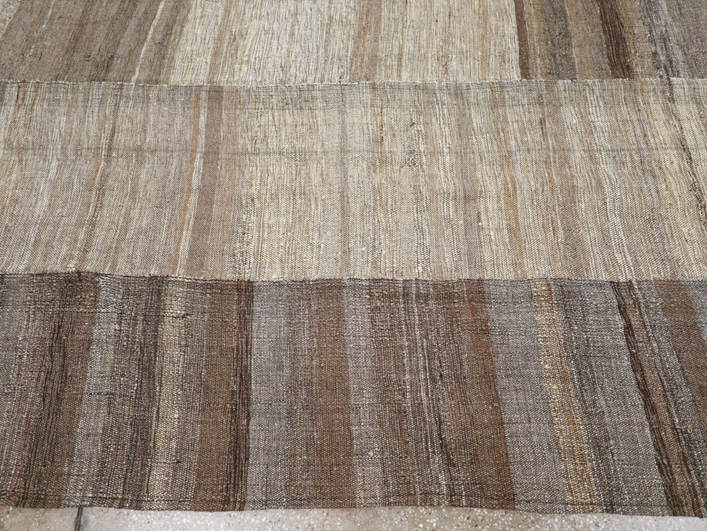 Modern Turkish Flatweave Room Size Carpet, No.31607 - Galerie Shabab