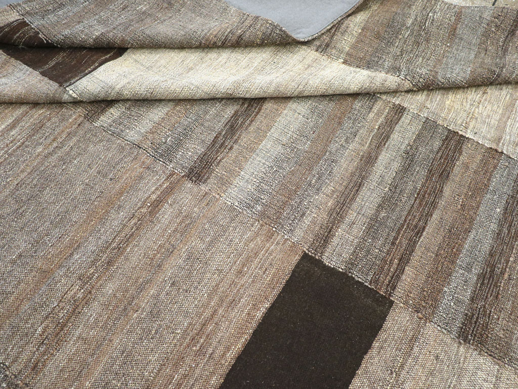 Modern Turkish Flatweave Room Size Carpet, No.31607 - Galerie Shabab