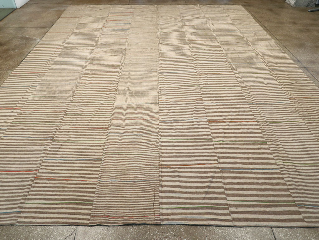 Modern Turkish Flatweave Kilim Large Carpet, No.31608 - Galerie Shabab