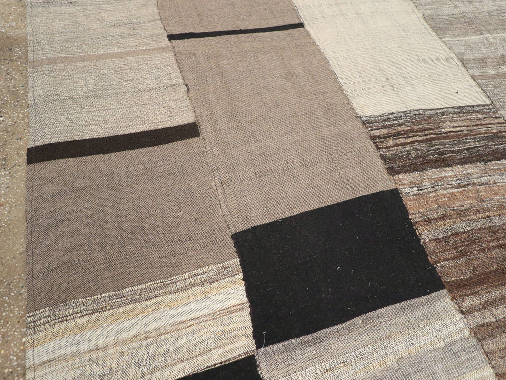 Modern Turkish Flatweave Square Room Size Carpet, No.31609 - Galerie Shabab