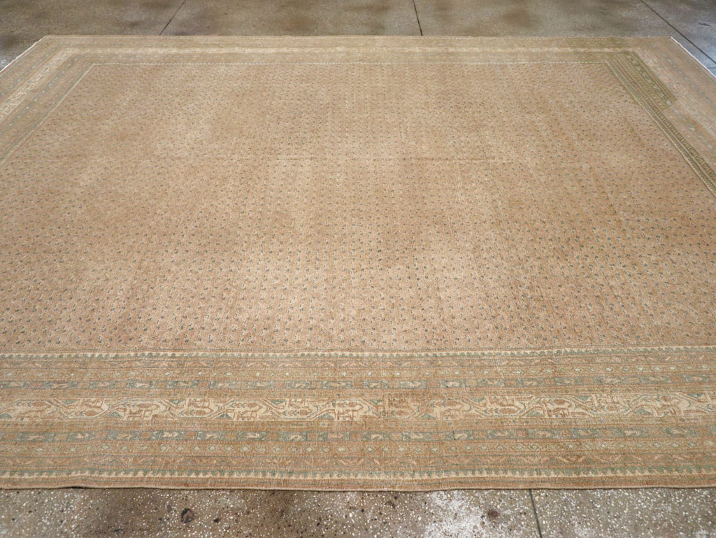 Distressed Style Vintage Persian Mahal Room Size Carpet, No.31622 - Galerie Shabab