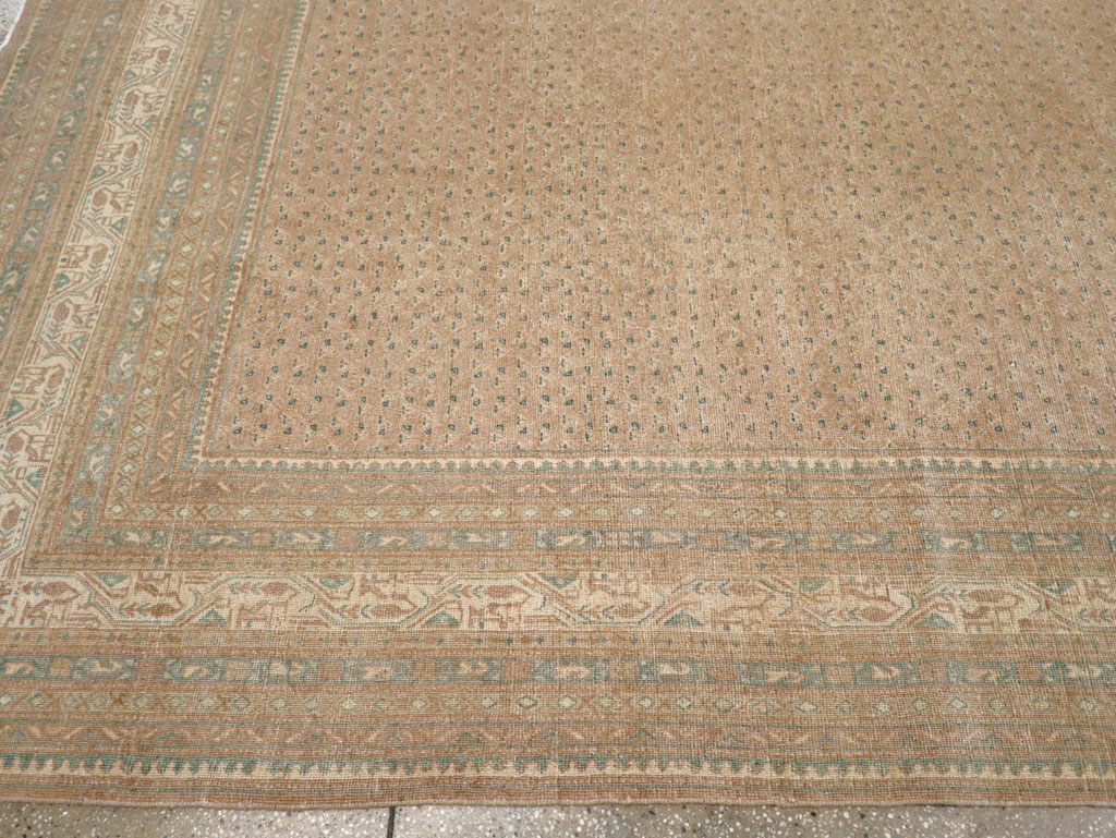 Distressed Style Vintage Persian Mahal Room Size Carpet, No.31622 - Galerie Shabab