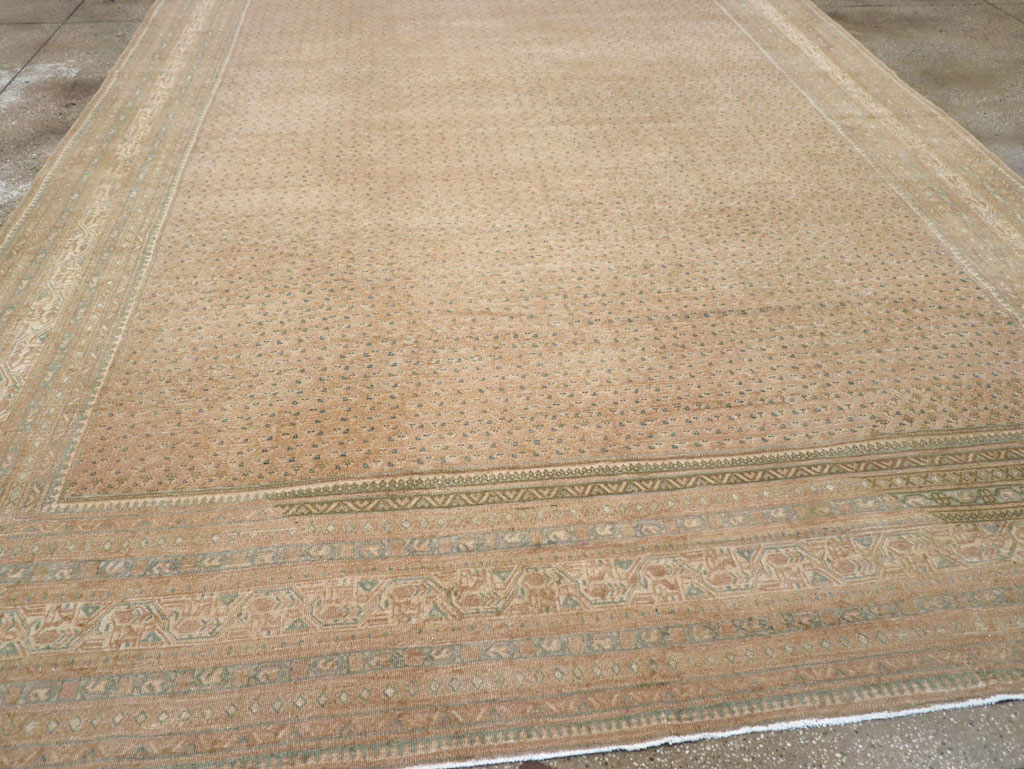 Distressed Style Vintage Persian Mahal Room Size Carpet, No.31622 - Galerie Shabab