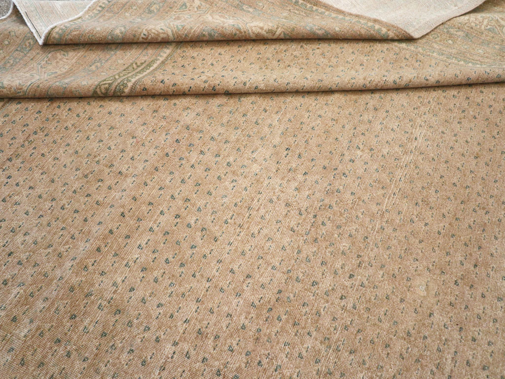 Distressed Style Vintage Persian Mahal Room Size Carpet, No.31622 - Galerie Shabab