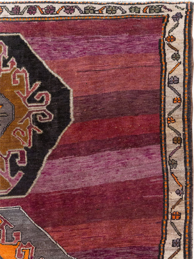 Vintage Turkish Anatolian Small Tribal Room Size Carpet, No.31629 - Galerie Shabab