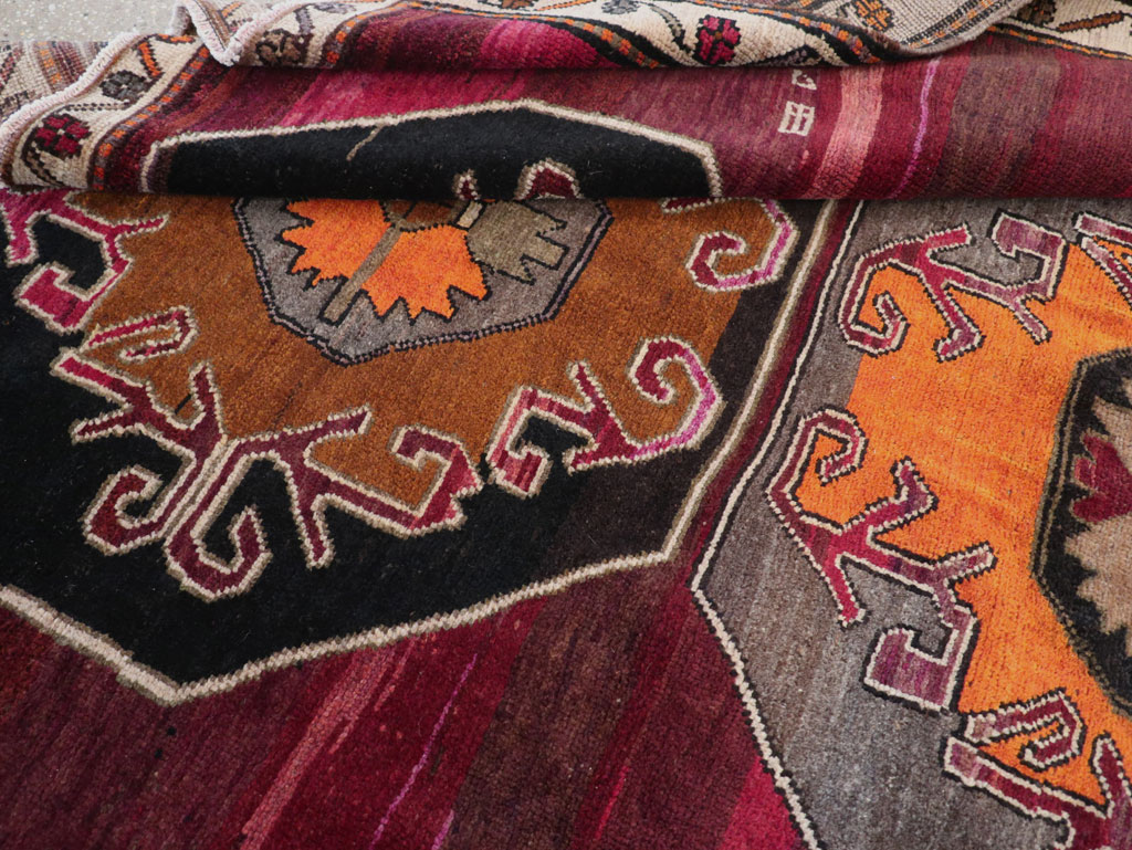 Vintage Turkish Anatolian Small Tribal Room Size Carpet, No.31629 - Galerie Shabab