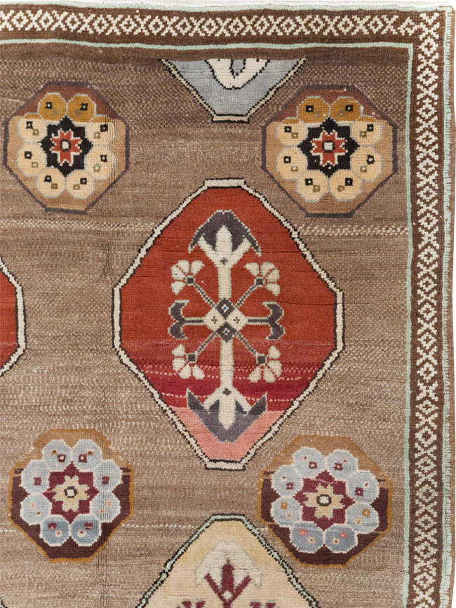 Vintage Turkish Anatolian Tribal Room Size Carpet, No.31649 - Galerie Shabab