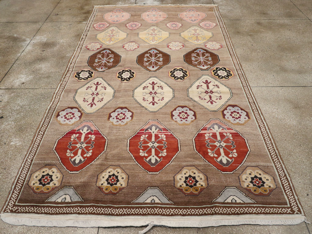 Vintage Turkish Anatolian Tribal Room Size Carpet, No.31649 - Galerie Shabab
