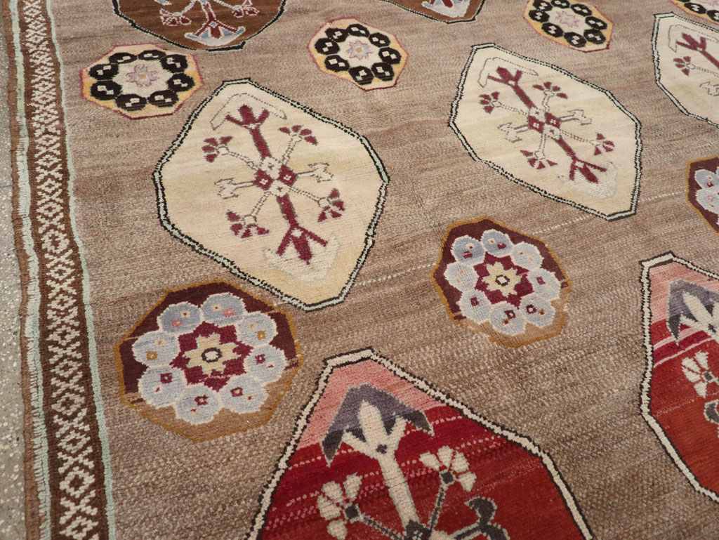 Vintage Turkish Anatolian Tribal Room Size Carpet, No.31649 - Galerie Shabab