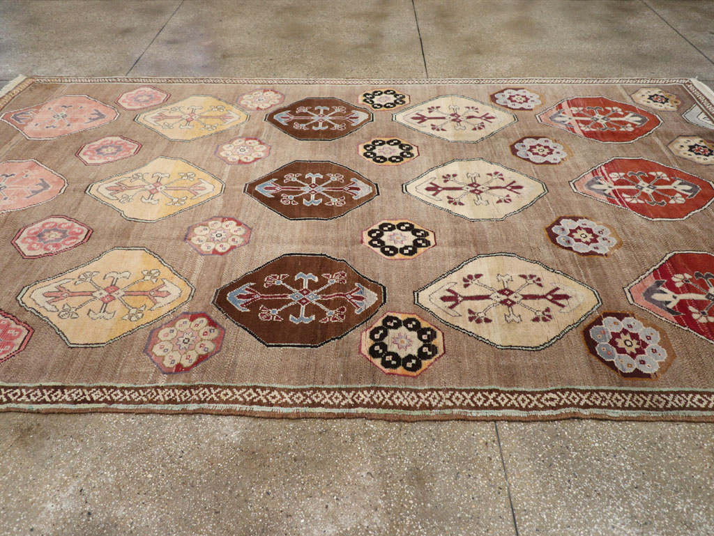 Vintage Turkish Anatolian Tribal Room Size Carpet, No.31649 - Galerie Shabab