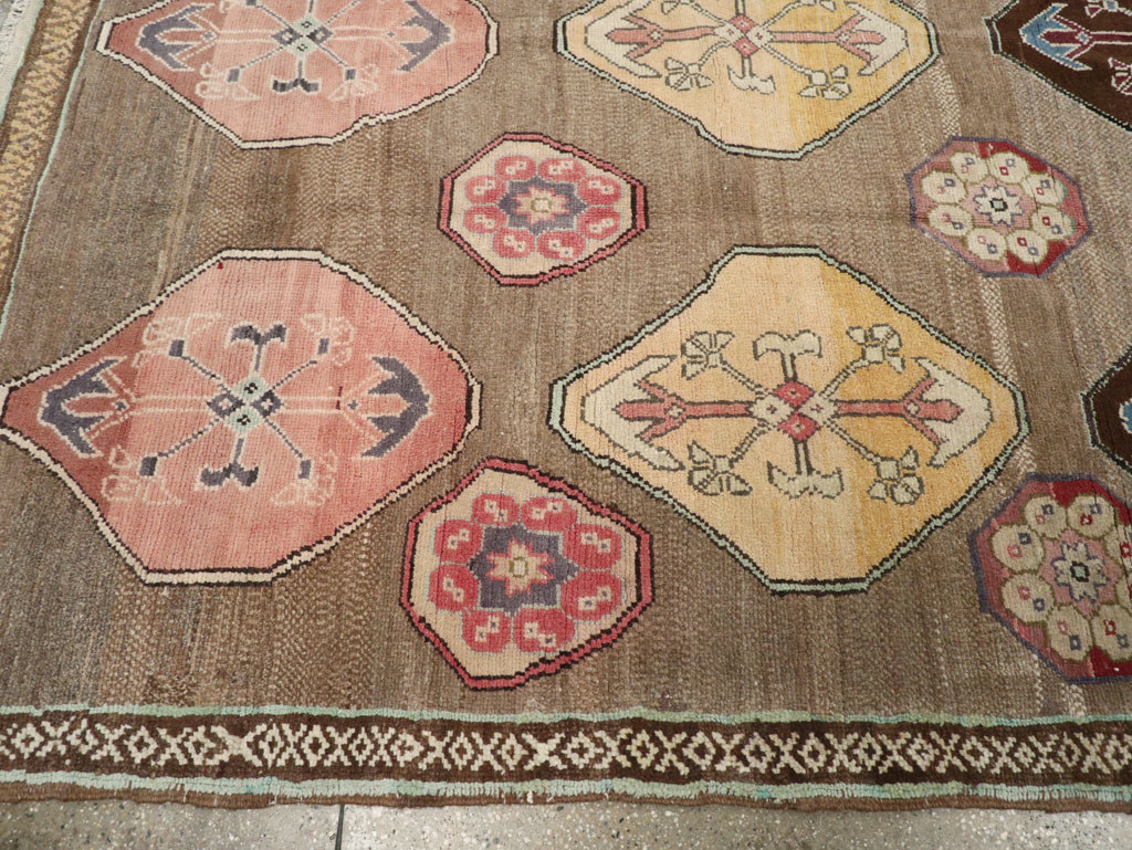Vintage Turkish Anatolian Tribal Room Size Carpet, No.31649 - Galerie Shabab