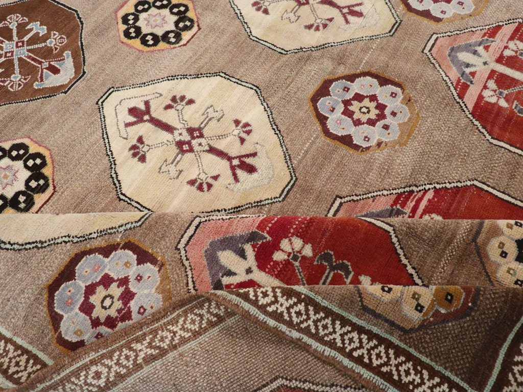 Vintage Turkish Anatolian Tribal Room Size Carpet, No.31649 - Galerie Shabab