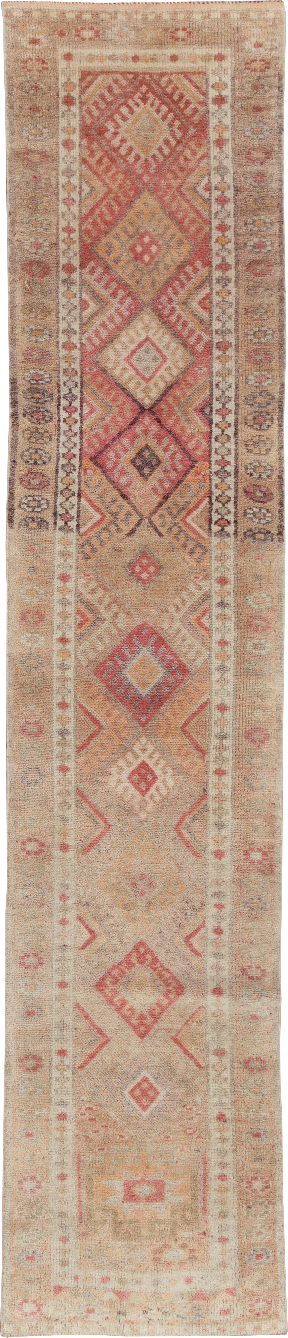 Vintage Turkish Anatolian Small Runner, No.31652 - Galerie Shabab