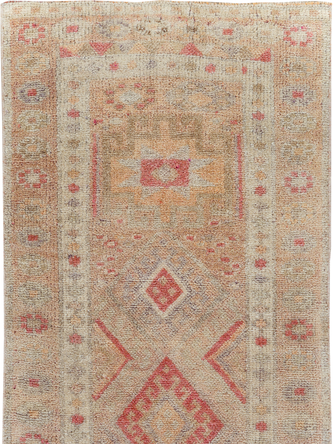 Vintage Turkish Anatolian Small Runner, No.31652 - Galerie Shabab