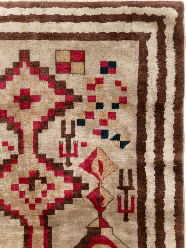 Vintage Turkish Tribal Art Deco Accent Carpet, No.31655 - Galerie Shabab