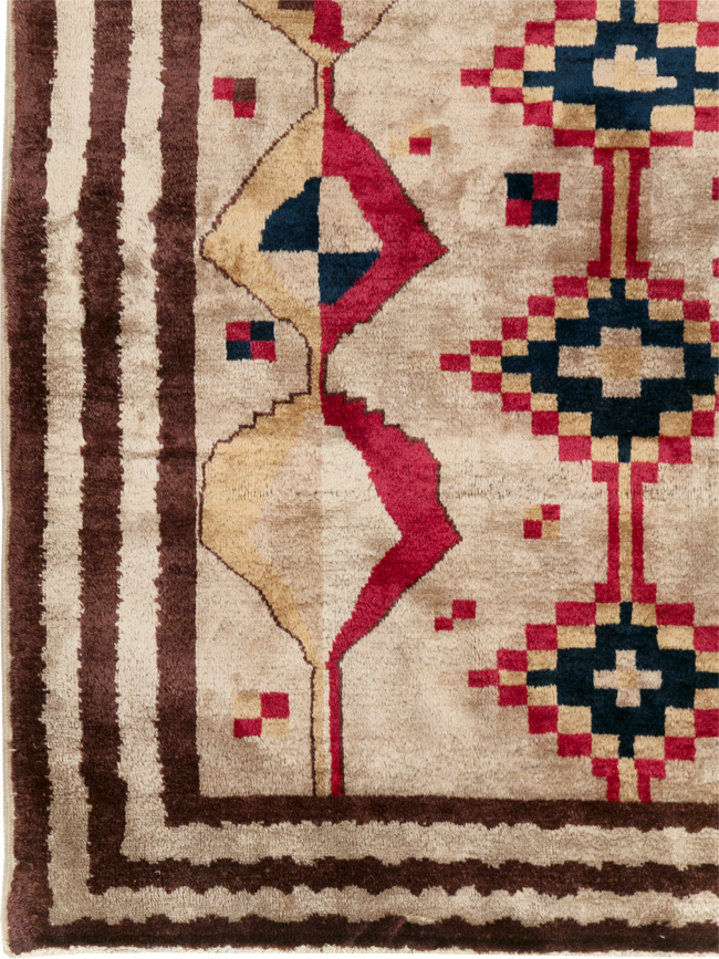 Vintage Turkish Tribal Art Deco Accent Carpet, No.31655 - Galerie Shabab