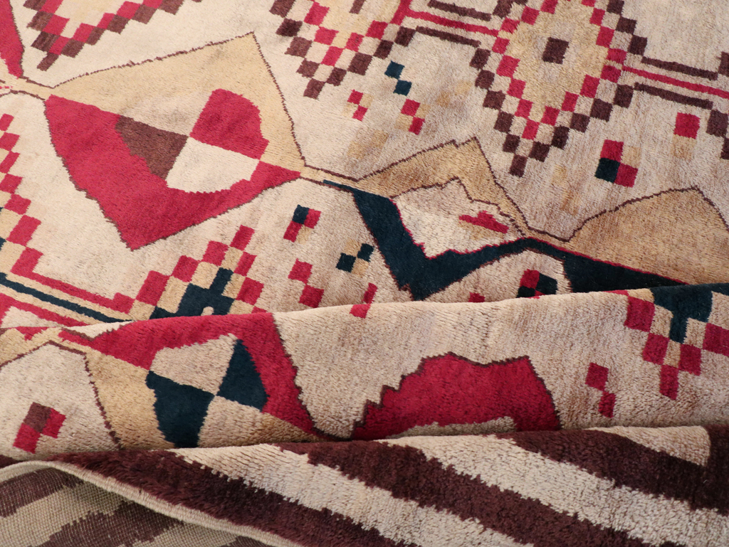 Vintage Turkish Tribal Art Deco Accent Carpet, No.31655 - Galerie Shabab