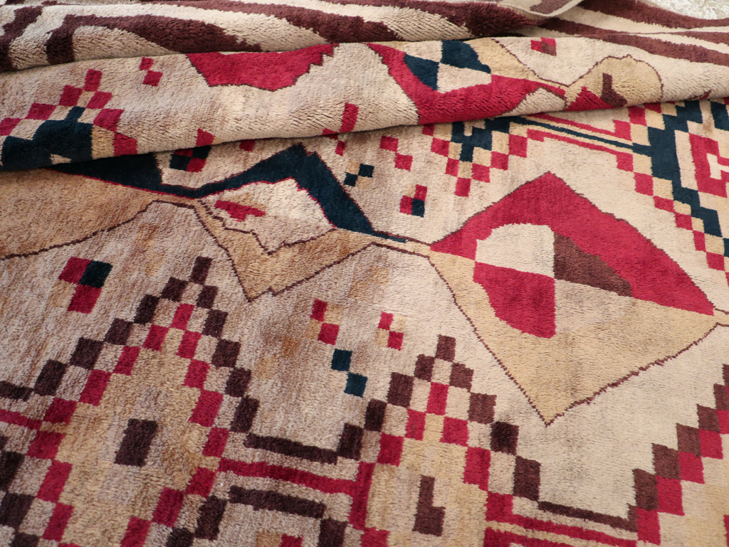 Vintage Turkish Tribal Art Deco Accent Carpet, No.31655 - Galerie Shabab
