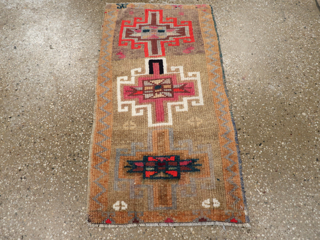 Vintage Turkish Anatolian Throw Rug, No.31663 - Galerie Shabab