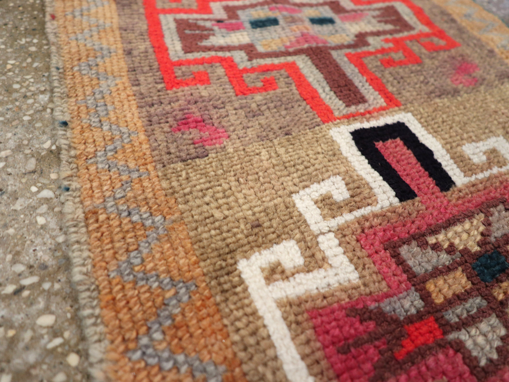 Vintage Turkish Anatolian Throw Rug, No.31663 - Galerie Shabab