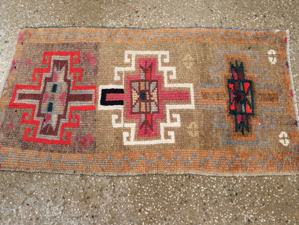Vintage Turkish Anatolian Throw Rug, No.31663 - Galerie Shabab